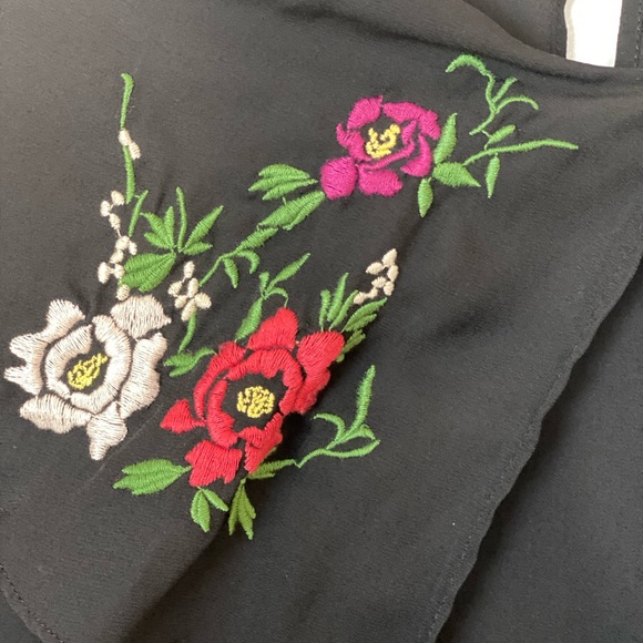 Zara Black Blouse with Floral Embroidery Detail - Picture 3 of 4